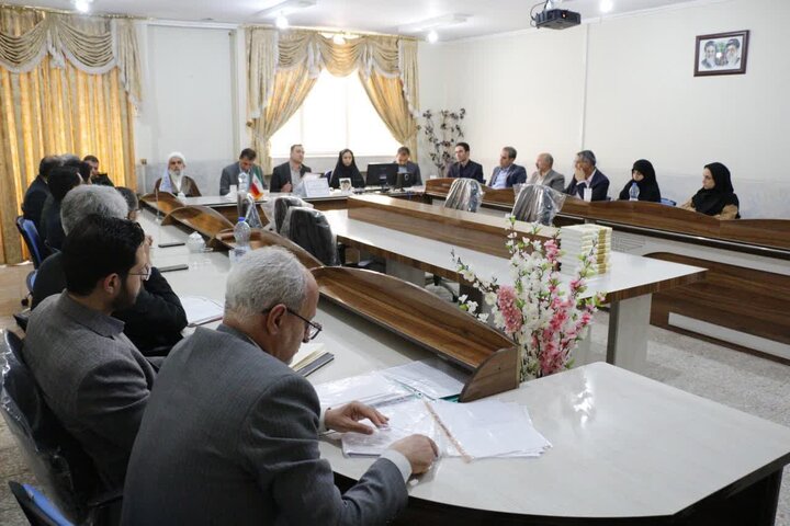 تجلیل از معلمان در نماز جمعه ضروری است